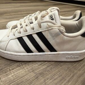 Adidas Grand Court 2.0 sneaker in the Cloud White/Core Black colorway Size 8